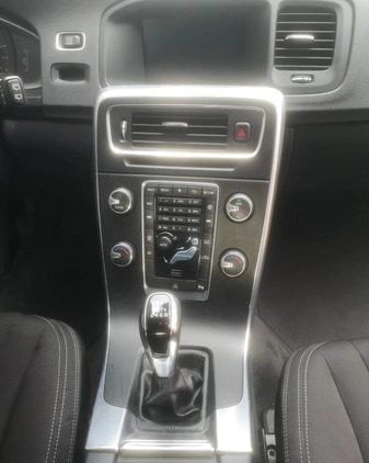 Volvo V60 cena 41800 przebieg: 193500, rok produkcji 2015 z Bytom małe 407